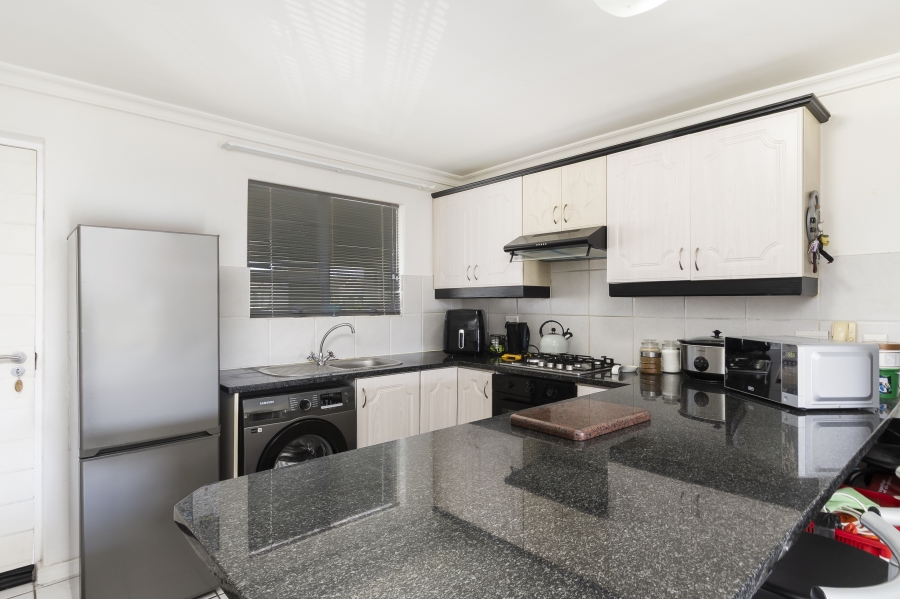 To Let 2 Bedroom Property for Rent in Heritage Park Western Cape